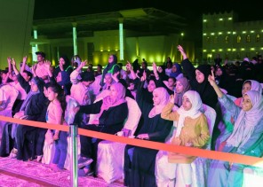 مهرجان الزهور الأول بالقطيف يجذب أكثر من 7 آلاف طالب وطالبة من مختلف المراحل التعليمية مهرجان الزهور الأول بالقطيف يجذب أكثر من 7 آلاف طالب وطالبة من مختلف المراحل التعليمية