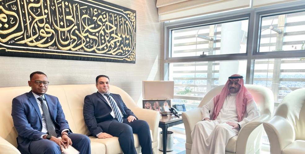 سفير المملكة في الأردن يلتقي ممثلي البنك الإسلامي للتنمية ويثمن جهودهم في توزيع لحوم الهدي والأضاحي في المحافظات الأردنية