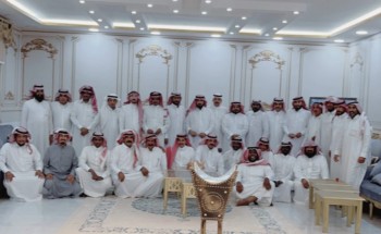 امتدت أواصر الصداقة منذ أعوام .. الزملاء في أمن الطرق يجتمعون في مائدة عشاء فاخرة في ديوان رئيس رقباء متقاعد “عوض سعود القلادي امتدت أواصر الصداقة منذ أعوام .. الزملاء في أمن الطرق يجتمعون في مائدة عشاء فاخرة في ديوان رئيس رقباء متقاعد “عوض سعود القلادي