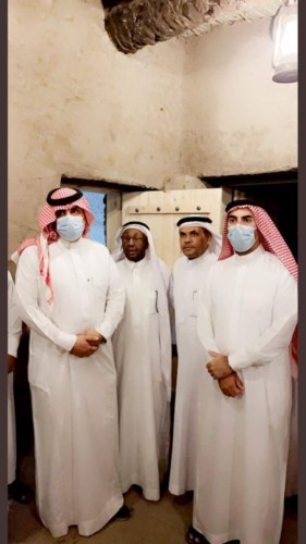 رئيس بلدية محافظة الحائط يزور القرية التراثية