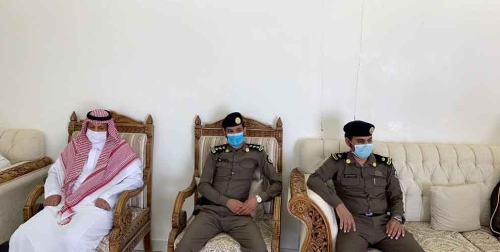 محافظ الحائط ينقل تعازي أمير منطقة حائل ونائبه لأسرة ضحايا حادث طريق (الحائط -الشويمس)