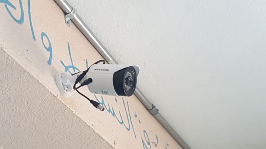 البدء في تركيب أنظمة أمنية وكاميرات مراقبة بمجمع آل مشحنة التعليمي