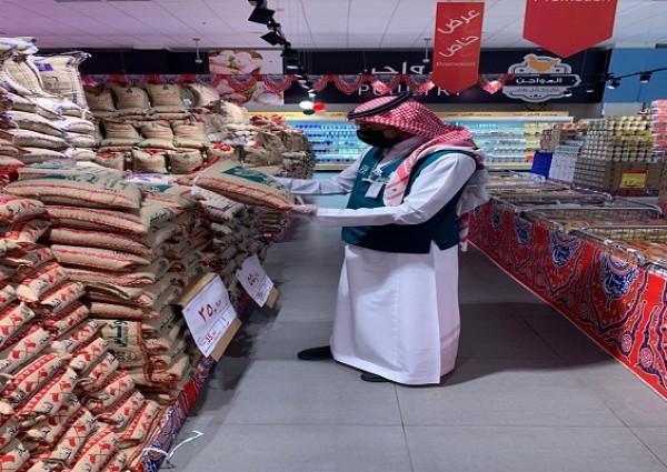 تجارة مكة تنفذ 2176 جولة وتقف على وفرة المنتجات والسلع الرمضانية واستمرارية المنشآت التجارية في تقديم خدماتها للمستهلكين تجارة مكة تنفذ 2176 جولة وتقف على وفرة المنتجات والسلع الرمضانية واستمرارية المنشآت التجارية في تقديم خدماتها للمستهلكين