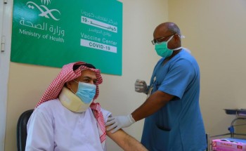 محافظ وادي الدواسر يقف على مركز لقاحات كورونا بعد تجهيزه محافظ وادي الدواسر يقف على مركز لقاحات كورونا بعد تجهيزه