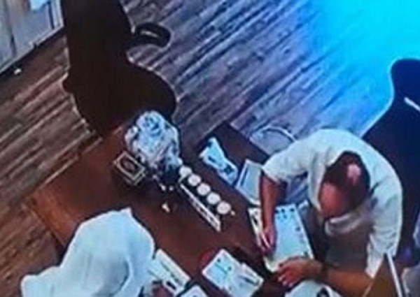 مندوب مزيف ينصب على أصحاب المحلات.. بهذه الطريقة