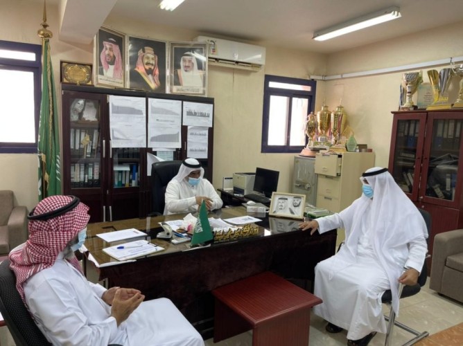 محافظ بيش يشهد صباح اليوم إنطلاقة العام الدراسي الجديد 1443هـ