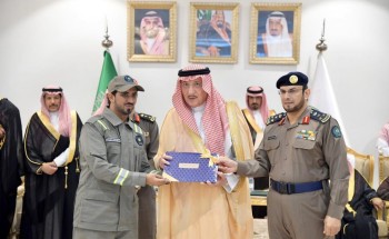 سمو أمير منطقة جازان يخصص الجلسة الأسبوعية لاستعراض أعمال التطوع وتكريم المتطوعين بالمنطقة ..