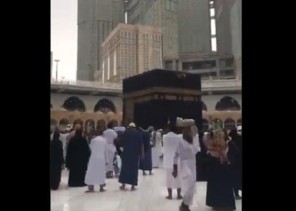 شاهد.. هطول أمطار على الحرم المكي اليوم السبت