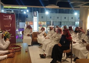 بين الذاكرة والتاريخ.. “سفراء صبيا” يستحضرون الموروث الشعبي والشعري في أمسية أدبية بين الذاكرة والتاريخ.. “سفراء صبيا” يستحضرون الموروث الشعبي والشعري في أمسية أدبية