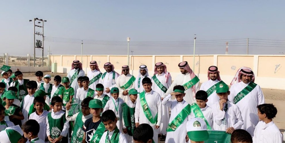 مدرسة ” الدابية ” الابتدائية تحتفي باليوم الوطني 89
