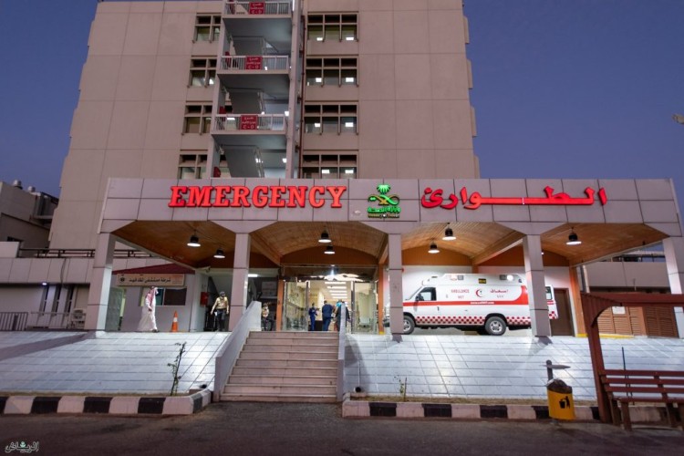 نجاح استئصال ورم من صدر مريض بمستشفى الملك فهد بالمدينة المنورة