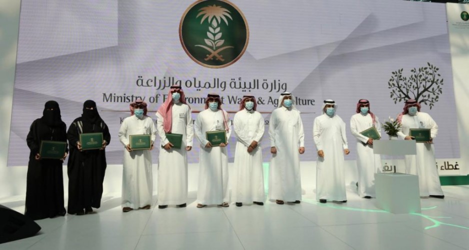 “الفضلي” يدشن 3 مؤسسات أهلية.. ويكرم المساهمين في تحقيق إنجاز 99% في مؤشر جودة الأداء