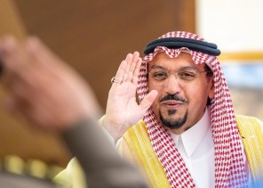 أمير القصيم يكرّم عدداً من منسوبي شرطة المنطقة أمير القصيم يكرّم عدداً من منسوبي شرطة المنطقة