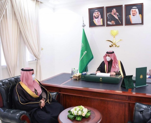 سمو أمير الحدود الشمالية يستقبل مدير مؤسسة البريد السعودي بالمنطقة