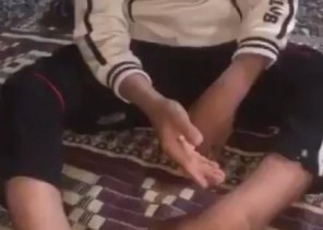 طفل يذرف الدموع ويناشد علاجه.. و”أمير” يتفاعل: “دموعك غالية علينا وما لك إلا بياض الوجه” طفل يذرف الدموع ويناشد علاجه.. و”أمير” يتفاعل: “دموعك غالية علينا وما لك إلا بياض الوجه”