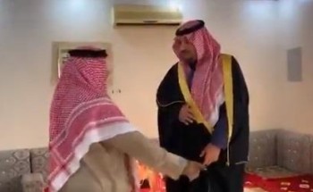 بالفيديو: مواطن يدعو أمير الشمالية لتناول القهوة في منزله بالعويقيلة .. شاهد: ردة فعله بالفيديو: مواطن يدعو أمير الشمالية لتناول القهوة في منزله بالعويقيلة .. شاهد: ردة فعله
