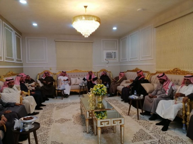بحضور عدد كبير من الشعراء البارزين .. شاهد: الشيخ “فهاد ماطر الشويلعي” يحتفل بإفتتاح ديوانه في منطقة المدينة المنورة
