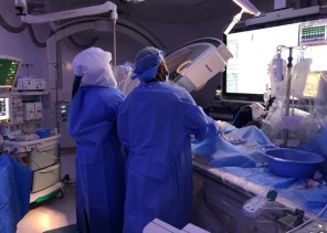 فريق طبي بمدينة الملك عبدالله الطبية ينجح في إنهاء معاناة مريض من ورم متمدد في الرئة فريق طبي بمدينة الملك عبدالله الطبية ينجح في إنهاء معاناة مريض من ورم متمدد في الرئة