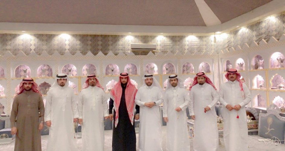 شعراء واعلاميين يزورون ديوان الشيخ فرحان بن خزيم وأبنائه كانوا في استقبالهم.