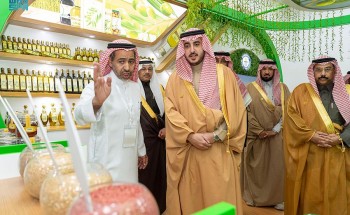 سموُّ الأميرِ فيصل بن نواف يدشِّن مهرجانَ زيتون الجوف الدولي في نسخته الـ 16 وينوِّه بدعم القيادة للقطاع الزراعي سموُّ الأميرِ فيصل بن نواف يدشِّن مهرجانَ زيتون الجوف الدولي في نسخته الـ 16 وينوِّه بدعم القيادة للقطاع الزراعي