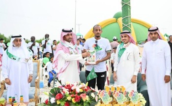 أثبت قدرته على التفوق والتميز .. كفيف يفوز بالمركز الأول في ماراثون المشي ويتفوق على 130 مشارك بمركز القفل