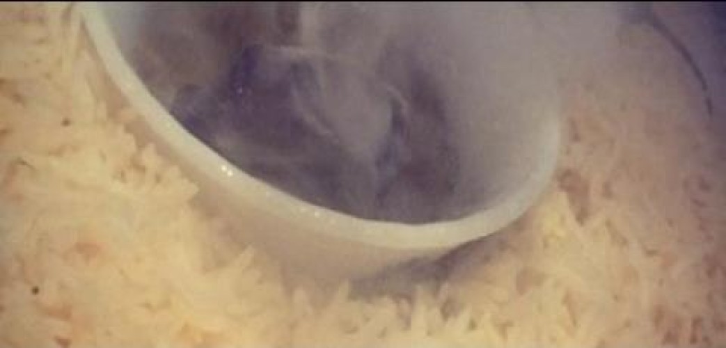 النمر يحذر من خلط الفحم المشتعل مع الأرز أو الشاي أثناء إعداده