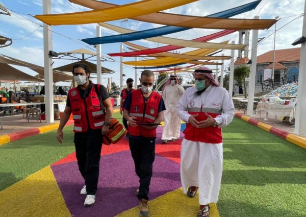 مدير عام فرع الهلال الأحمر بالباحة يقوم بجولة تفقدية للفرق الاسعافيه الميدانية والفرق التطوعيه بغابة رغدان