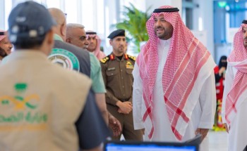 سمو أمير الحدود الشمالية يتفقد منفذ جديدة عرعر ويستقبل الحجاج العراقيين
