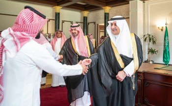 أمير منطقة تبوك يستقبل منسوبي الإمارة مهنئاً بعيد الفطر ويشيد بجهودهم في خدمة المواطنين