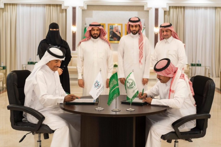 معهد تمكين التقني بالجوف يوقع عقداً مع شركة المعرفة الوطنية لتأهيل وتدريب أبناء وبنات المنطقة