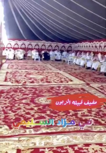 مضيف قبيلة الزبون يجذب زواره في مزاد الأبل في محافظة السليمي