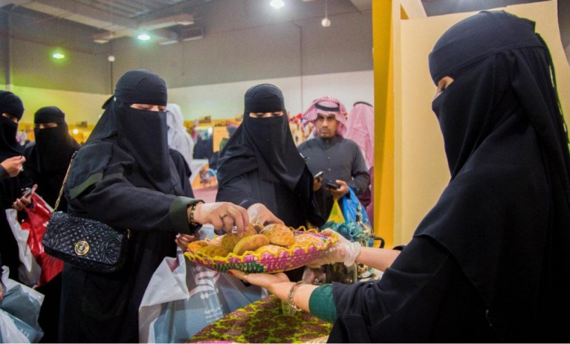 الشعبي والتراثي” يتضامن مع “الموضة والإتيكيت” في “كليجا بريدة”