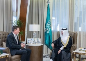 أمير الشرقية يستقبل سفير مملكة النرويج لدى المملكة أمير الشرقية يستقبل سفير مملكة النرويج لدى المملكة