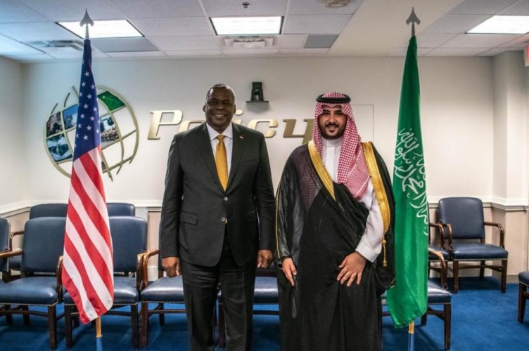 سمو نائب وزير الدفاع يعقد جلسة مباحثات موسعة في وزارة الدفاع الأمريكية مع وزير الدفاع ورئيس هيئة الأركان المشتركة ووكيل وزارة الدفاع للسياسات بواشنطن