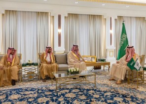 أمير الجوف يتسلم تقارير وإنجازات جامعة الجوف.. وينوه بدعم القيادة لكل مايخدم العلم والتعليم وفق رؤية المملكة 2030