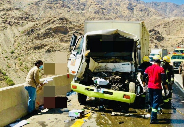 الهلال الأحمر: وقوع حادث تصادم في عقبة الملك فهد باتجاه الباحة .. والكشف عن عدد المصابين