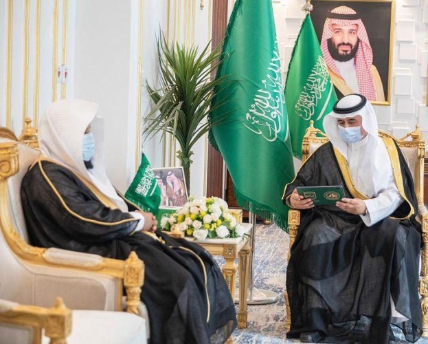 محافظ رفحاء يُطلق حملة “ربِّ اجعل هذا البلد آمنا “
