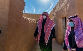 أمير منطقة الحدود الشمالية يتفقد قصر الملك عبدالعزيز التاريخي في مركز إمارة لينة – صور