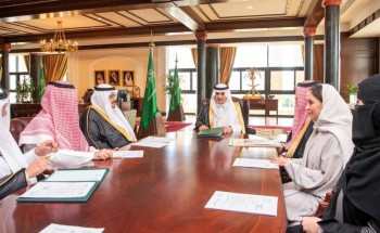 أمير تبوك يترأس اجتماع لجنة جائزة سموه للتفوق العلمي والتميز أمير تبوك يترأس اجتماع لجنة جائزة سموه للتفوق العلمي والتميز