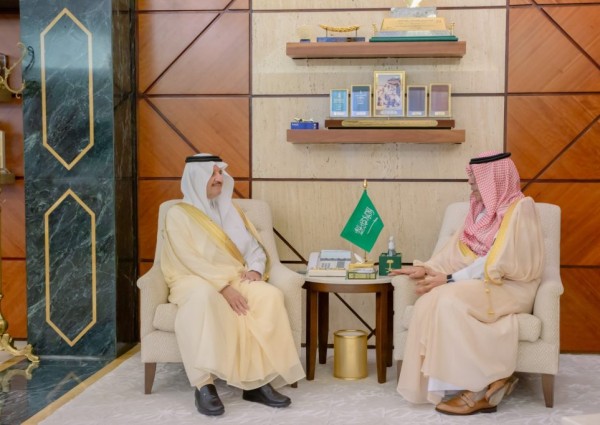 أمير الشرقية يستقبل رئيس هيئة المسرح والفنون الادائية أمير الشرقية يستقبل رئيس هيئة المسرح والفنون الادائية