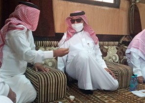 العمري يقدم واجب العزاء في وفاة الزايدي