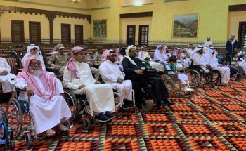 الأمير تركي بن طلال يسلّم 72 مواطناً من ذوي الشهداء والمصابين منحهم الملكية الأمير تركي بن طلال يسلّم 72 مواطناً من ذوي الشهداء والمصابين منحهم الملكية