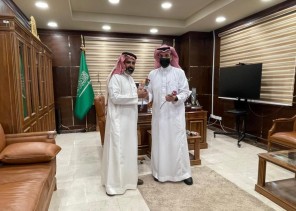 فريق “نسعدهم التطوعي” يوزع ورود لمنسوبي جامعة الحدود الشمالية
