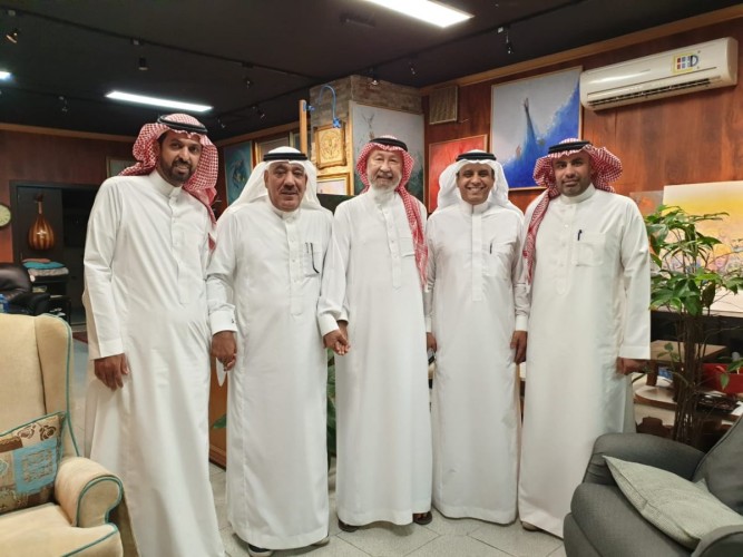 رئيس مجلس إدارة جمعية الثقافة والفنون يزور الفنان العالمي ضياء عزيز