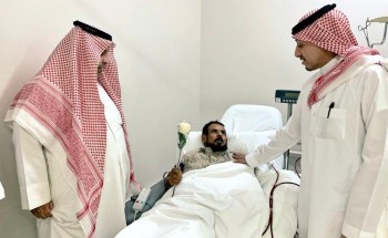 الدويش يعايد المرضي بمستشفي الأرطاوية العام