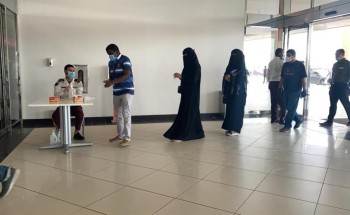 شاهد.. المراكز التجارية تفتح أبوابها وتستقبل المتسوقين وسط إجراءات احترازية مشددة