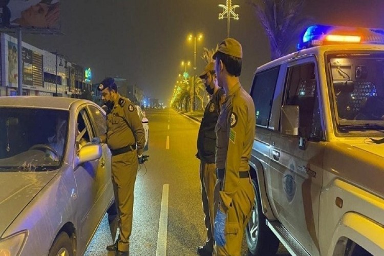 مصادر: منع تغطية مشاهير “السناب ” للجهود الأمنية خلال منع التجول والنقاط الأمنية