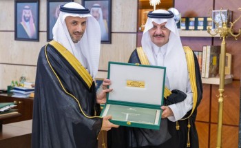 أمير الشرقية يستقبل رئيس جامعة الإمام عبدالرحمن بن فيصل أمير الشرقية يستقبل رئيس جامعة الإمام عبدالرحمن بن فيصل