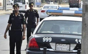 حاول الهرب من نقطة تفتيش ودهس رجل أمن.. ضبط مواطن في العقد الخامس بحالة غير طبيعية