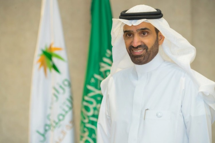 *وزير العمل والتنمية الاجتماعية يقر ضوابط الحماية من #التعديات_السلوكية في بيئة العمل*